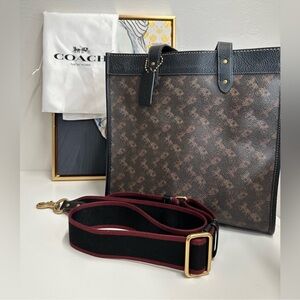 COACH Field Tote With Horse And Carriage Print in Brass/Truffle Black